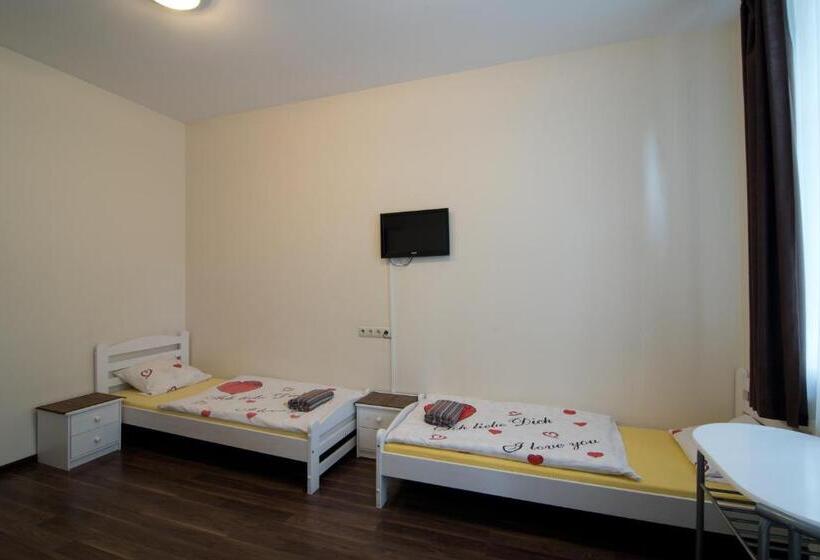 اتاق استاندارد چهار تخته, Happy