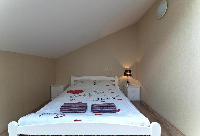 اتاق استاندارد یک نفره, Happy