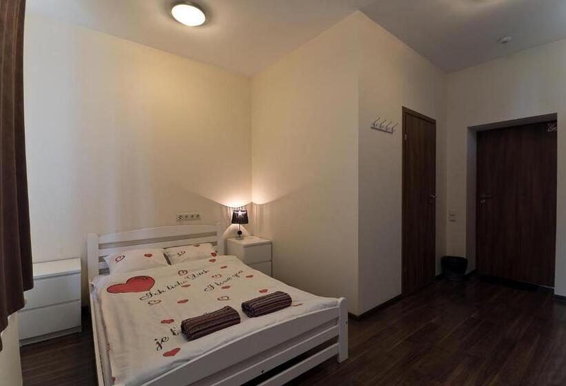 اتاق استاندارد یک نفره, Happy