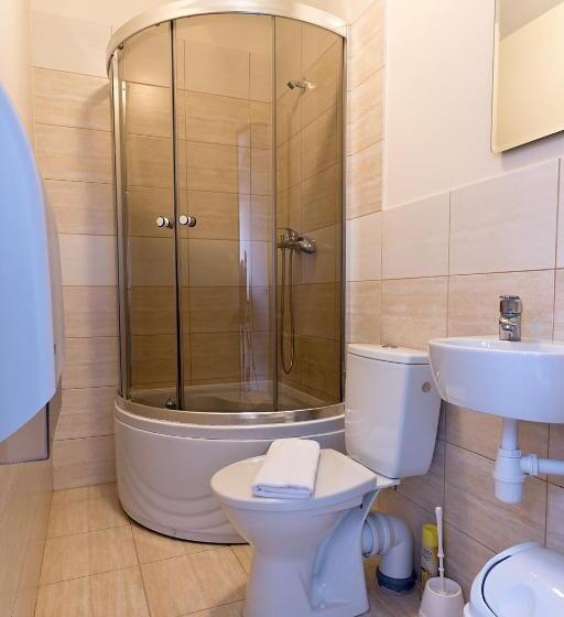 اتاق استاندارد یک نفره, Happy