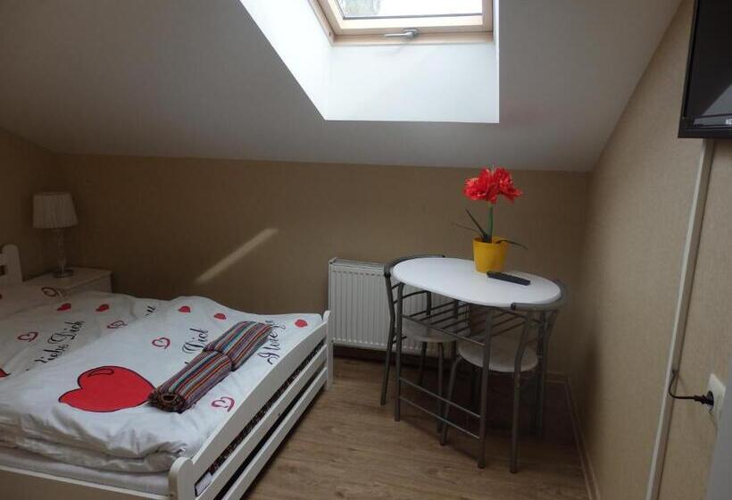 اتاق استاندارد یک نفره, Happy