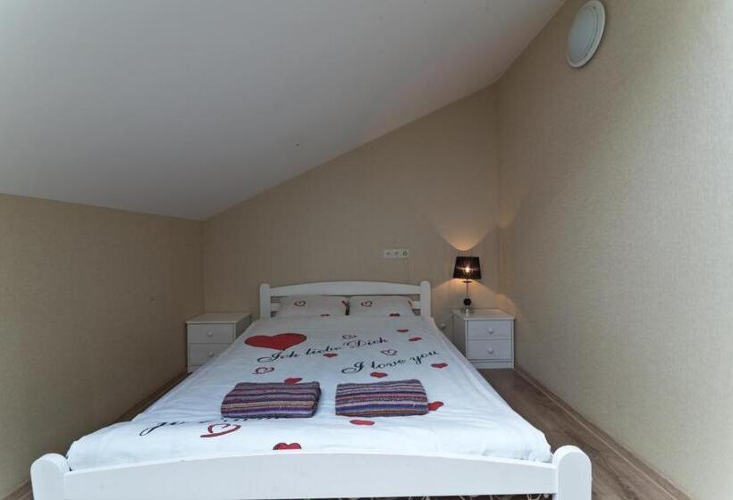 اتاق استاندارد یک نفره, Happy