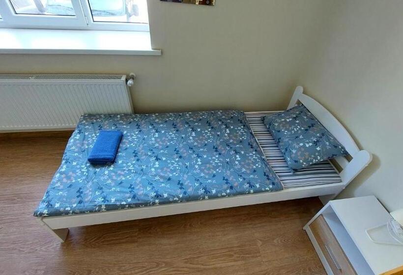 اتاق استاندارد چهارنفره با سرویس بهداشتی مشترک, Happy