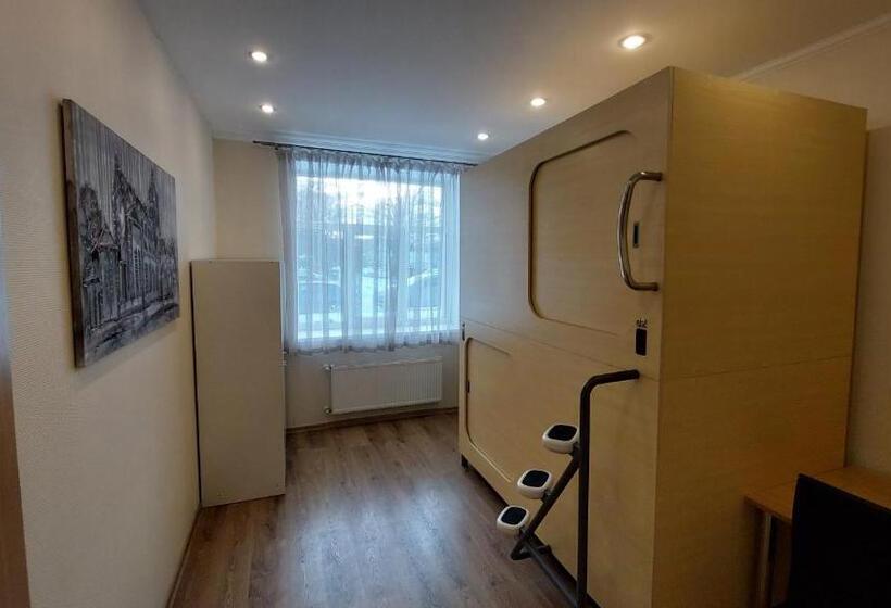 تختخواب در اتاق مشترک, Happy