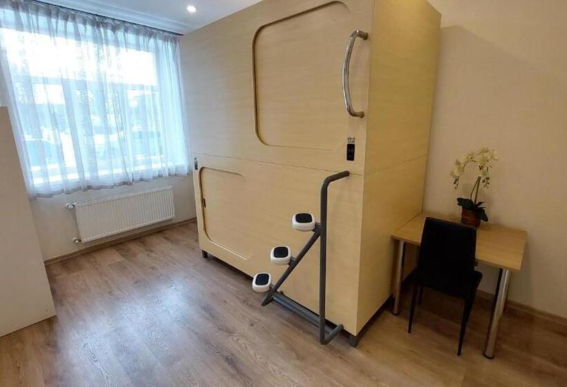 تختخواب در اتاق مشترک, Happy