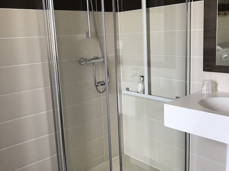 Номер Стандарт Трехместный, Hôtel Evian Express Terminus