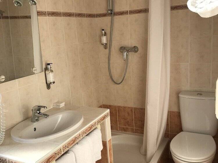 Номер Стандарт Трехместный, Hôtel Evian Express   Terminus