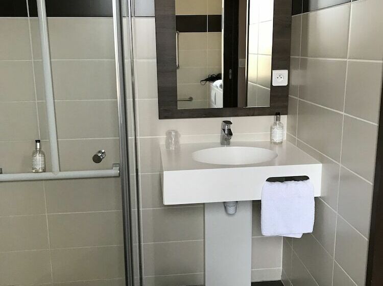 Номер Стандарт, Hôtel Evian Express   Terminus