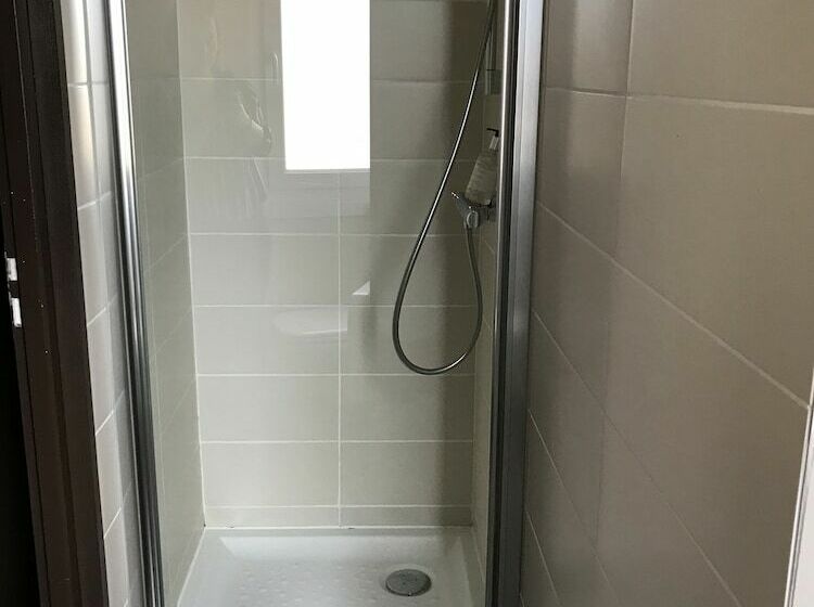 Номер Стандарт, Hôtel Evian Express Terminus