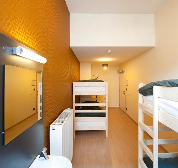 חדר סטנדרטי לארבעה עם חדר אמבטיה משותף, Leuven City Hostel