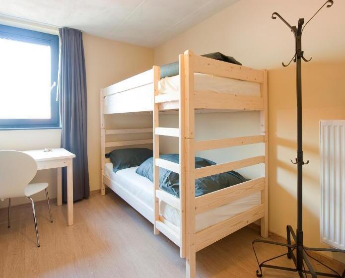 חדר סטנדרטי לארבעה עם חדר אמבטיה משותף, Leuven City Hostel