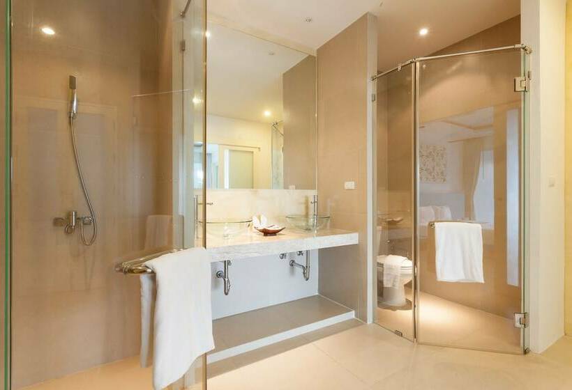 Tengerre Néző Deluxe Suite, Amala Grand Bleu Resort Hilltops   Sha