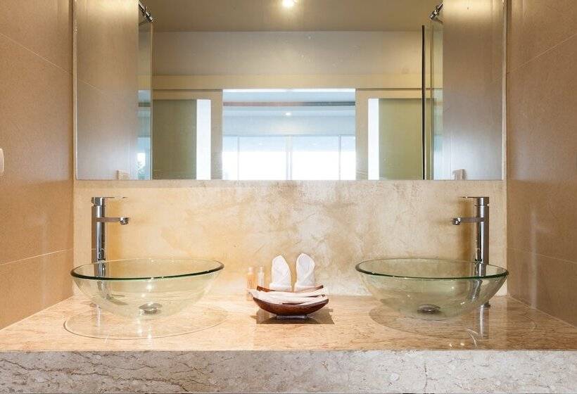 Tengerre Néző Deluxe Suite, Amala Grand Bleu Resort Hilltops   Sha