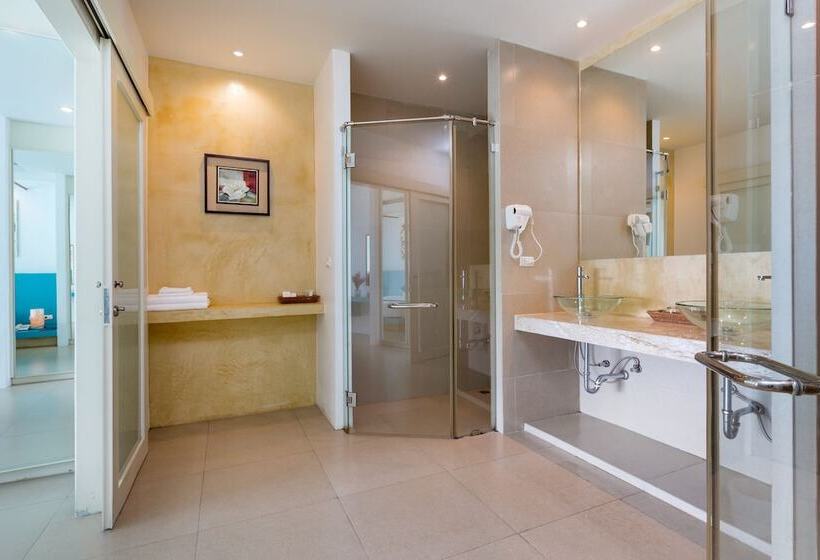 Tengerre Néző Deluxe Suite, Amala Grand Bleu Resort Hilltops   Sha