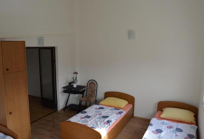 اتاق استاندارد سه نفره, Pansion Modana Medjugorje