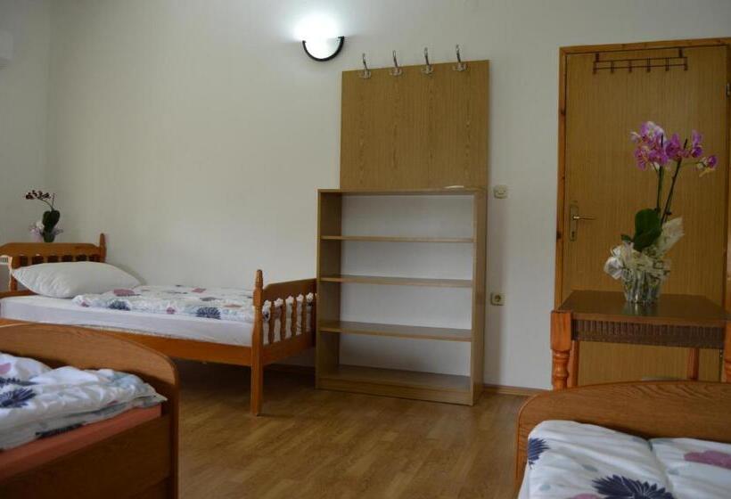 اتاق استاندارد سه نفره, Pansion Modana Medjugorje