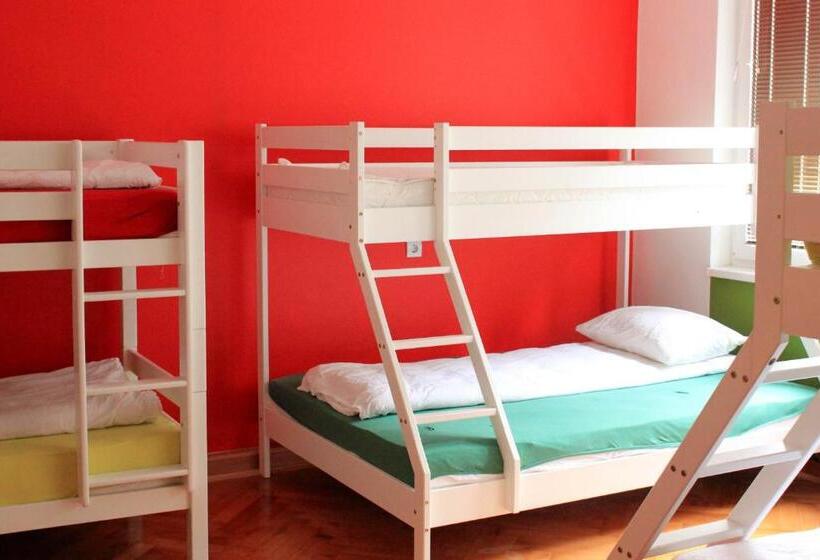 تختخواب در اتاق مشترک, Hostel Balkan Han