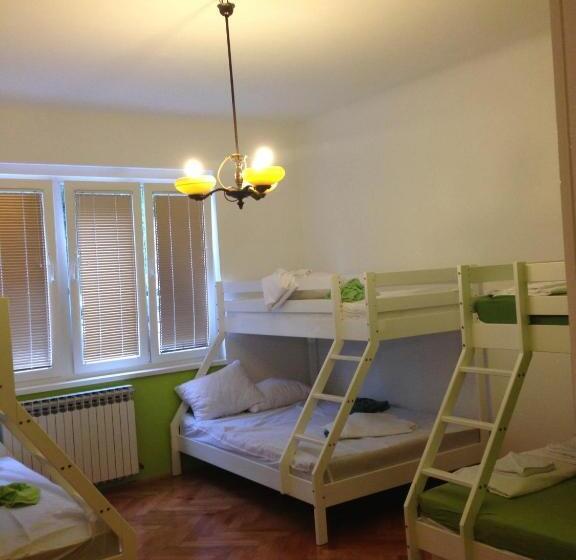 تختخواب در اتاق مشترک, Hostel Balkan Han