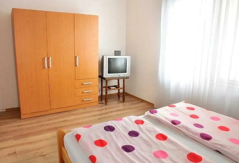 اتاق استاندارد, Hostel Room