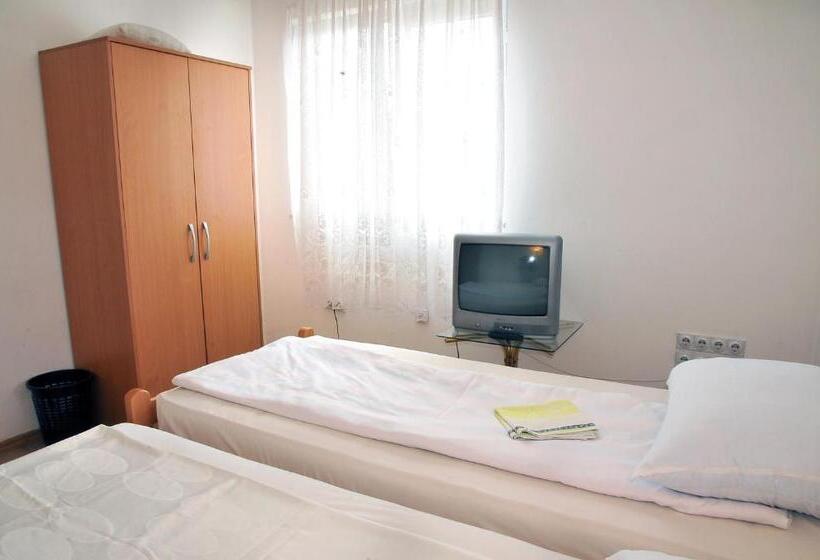 اتاق استاندارد, Hostel Room