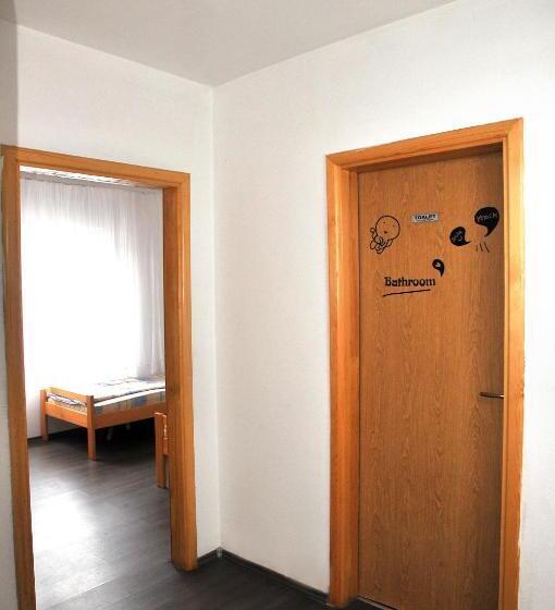 اتاق استاندارد, Hostel Room