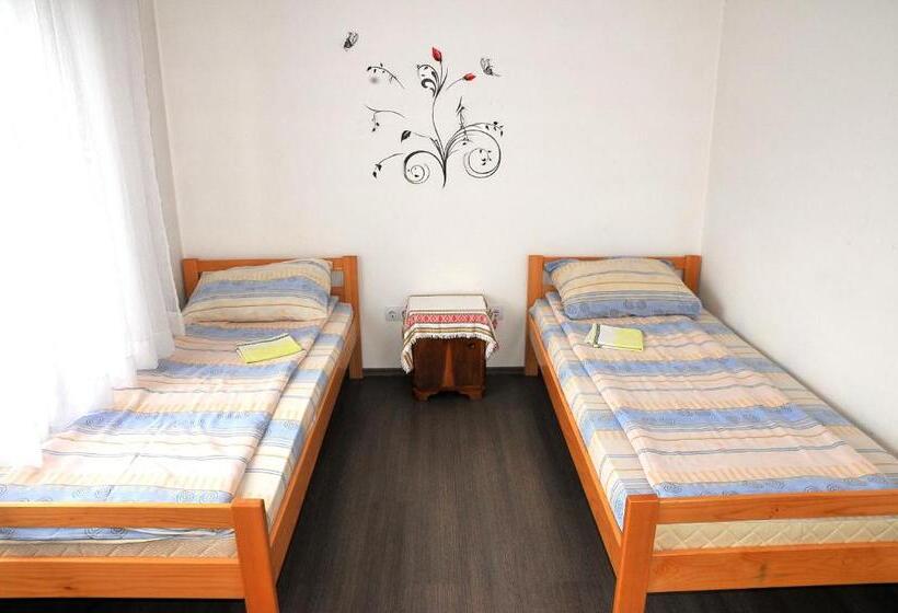 اتاق استاندارد, Hostel Room