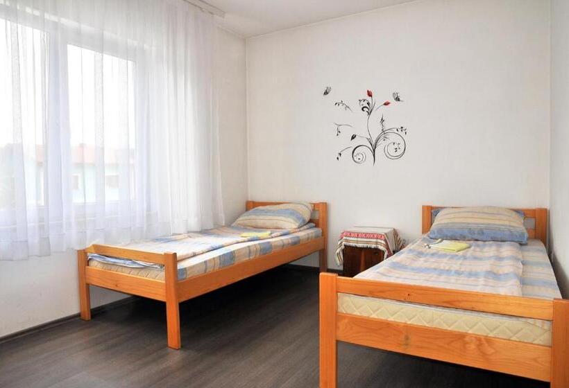 اتاق استاندارد, Hostel Room
