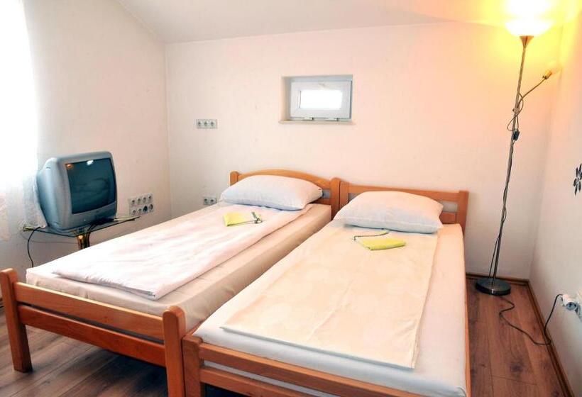 اتاق استاندارد, Hostel Room