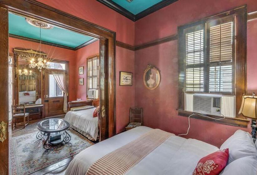 غرفة ديلوكس رباعية, Royal Barracks Guest House