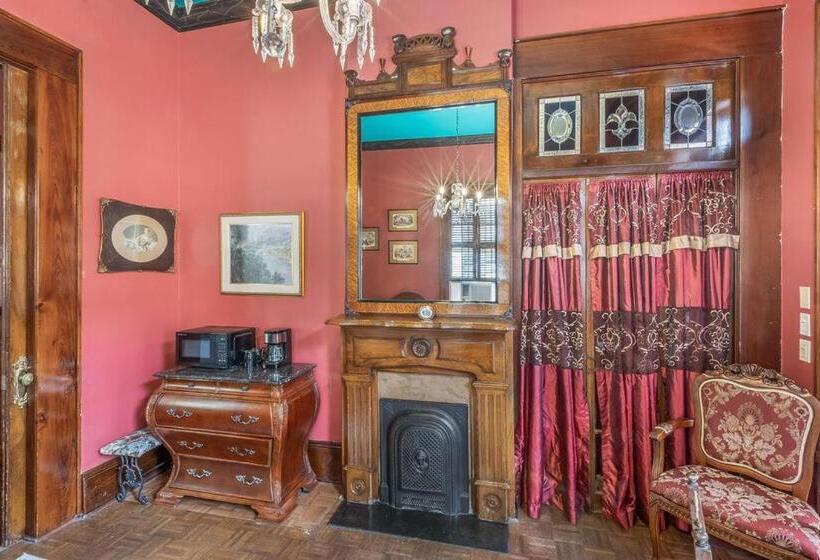 غرفة ديلوكس رباعية, Royal Barracks Guest House