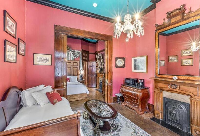 غرفة ديلوكس رباعية, Royal Barracks Guest House