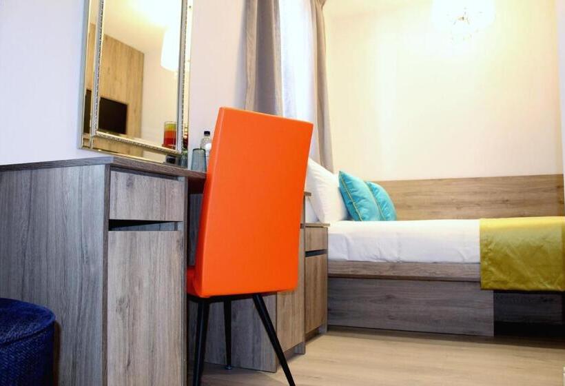 Standard Room, 1 Craven Hill Gardens