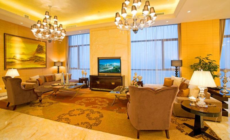 اتاق لوکس, Ease Tsuen Wan