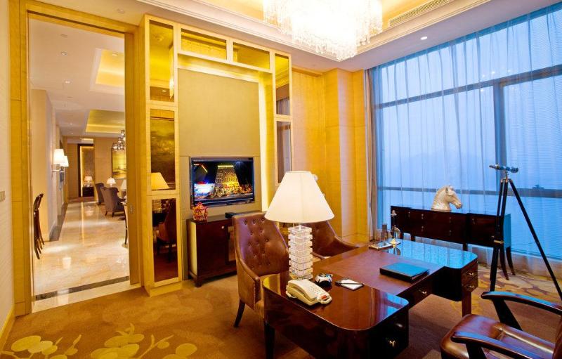 اتاق لوکس, Ease Tsuen Wan