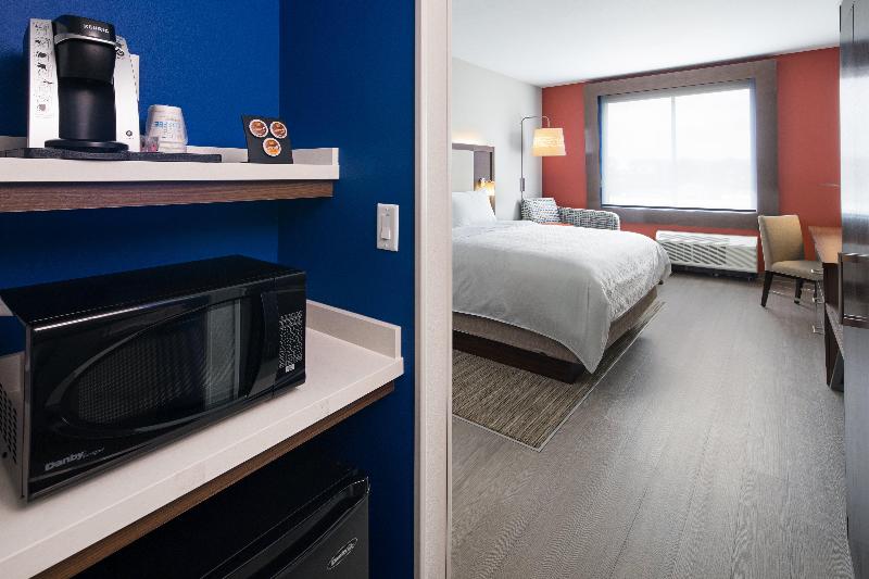 带大床的标准间, Holiday Inn Express & Suites Lubbock Central   Univ Area, An Ihg