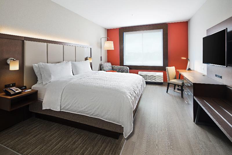 适合残疾人士使用的带超级大床的标准间, Holiday Inn Express & Suites Lubbock Central   Univ Area, An Ihg