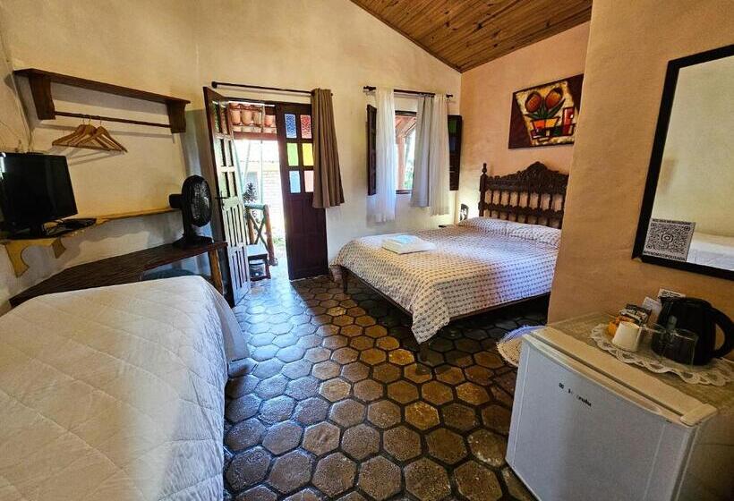 스탠다드 트리플 발코니 룸, Pousada E Hostel Pé No Mato