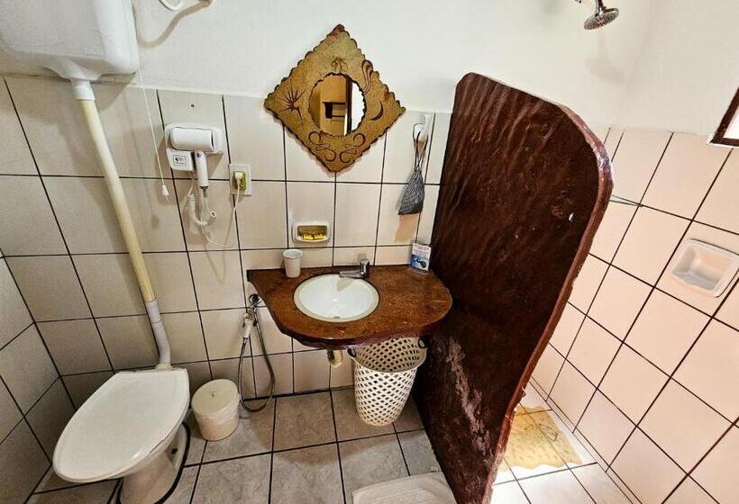 Трехместный Номер Стандарт с Балконом, Pousada E Hostel Pé No Mato