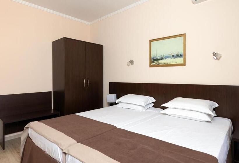 جناح, Rome Palace Deluxe All Inclusive Premium