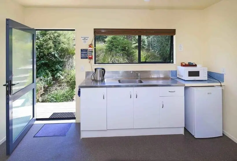 Superior Kolmen Hengen Huone, Waiheke Island Motel