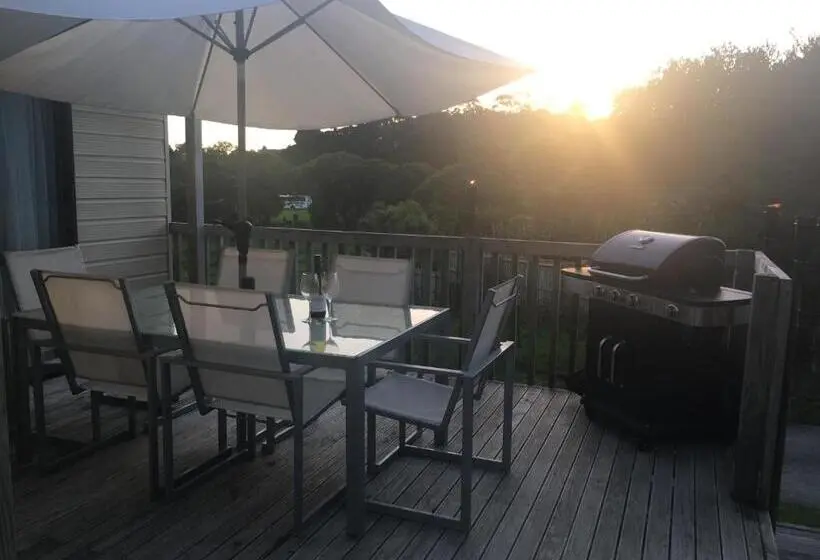 Maja/Mökki, Waiheke Island Motel