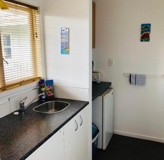패밀리 방갈로, Waiheke Island Motel
