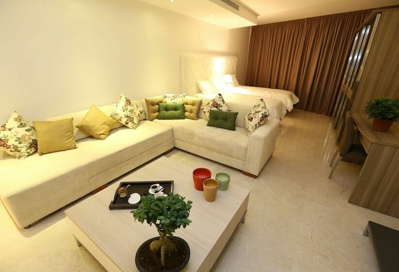 استودیو استاندارد با بالکن, Delora Hotel And Suites