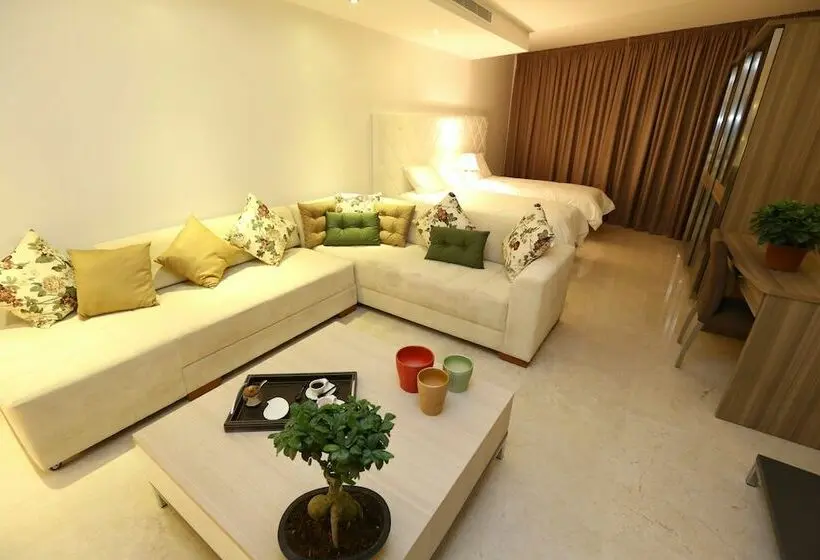 استودیو استاندارد با بالکن, Delora Hotel And Suites