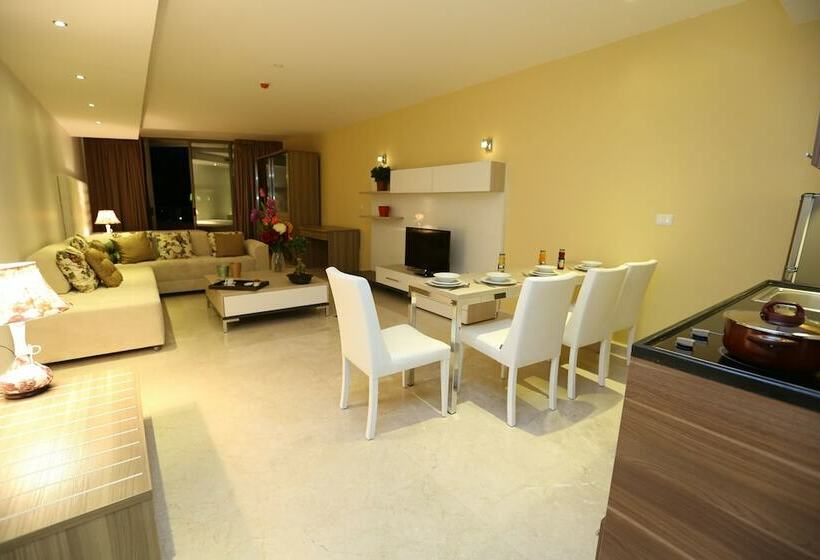 استودیوی سوپریور, Delora Hotel And Suites