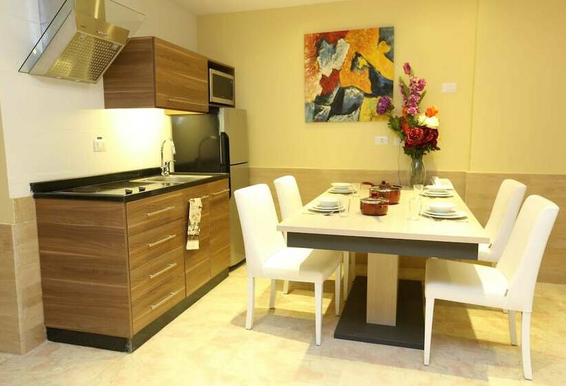 استودیو استاندارد با بالکن, Delora Hotel And Suites