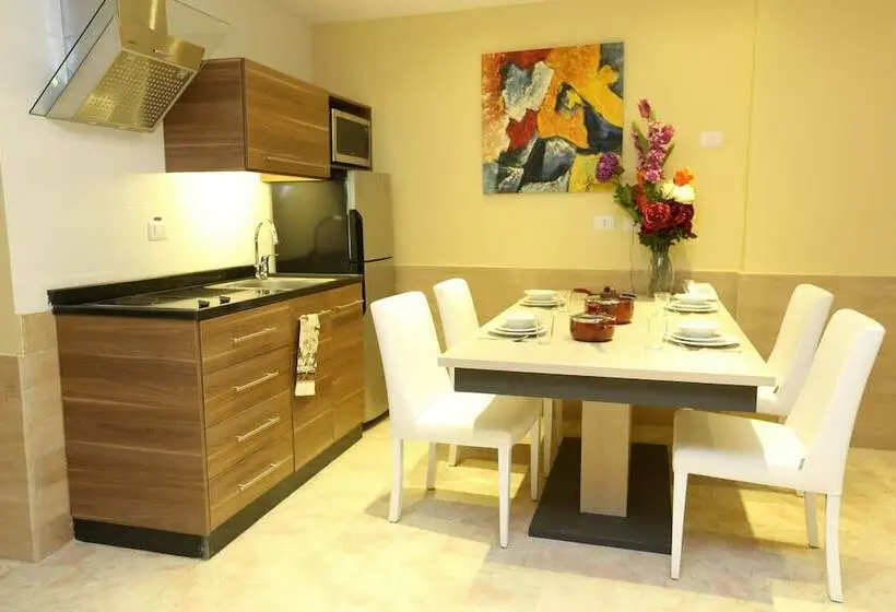 استودیو استاندارد با بالکن, Delora Hotel And Suites