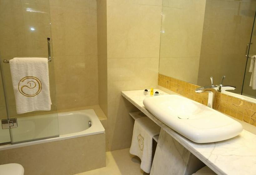 استودیو استاندارد با بالکن, Delora Hotel And Suites