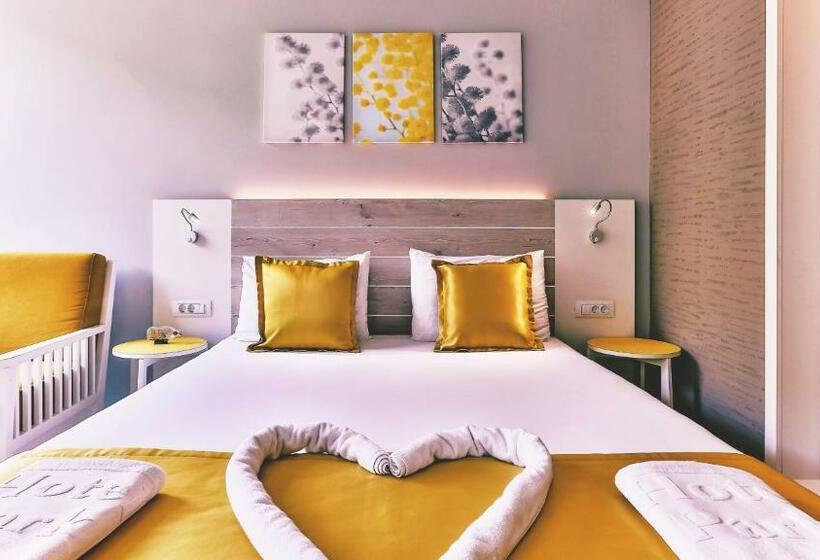 اتاق استاندارد با چشم‌انداز کوهستان, Carine Hotel Park