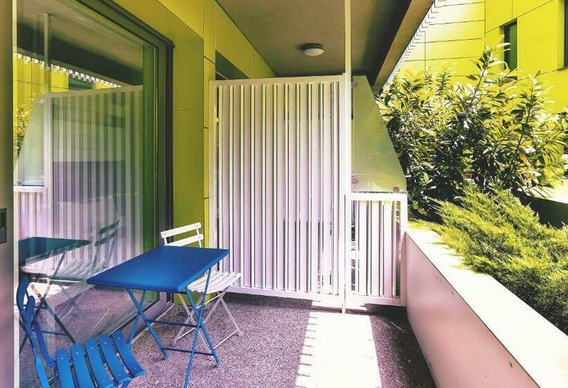 اتاق خانوادگی, Carine Hotel Park